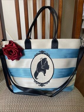 Harveys Disney Alice in Wonderland Silhouette Medium Streamline Tote